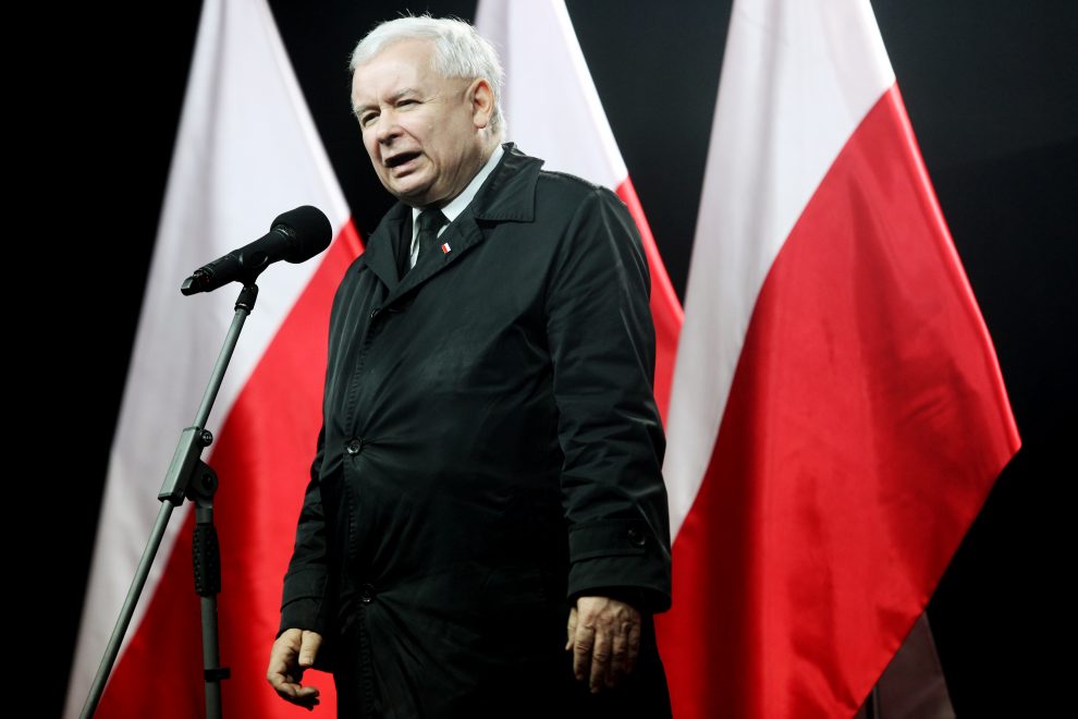 Kaczyński wychodzi z cienia. Dobra zmiana się sypie?