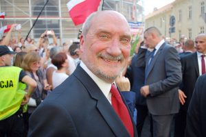 Macierewicz osłabia najważniejsze siły pancerne