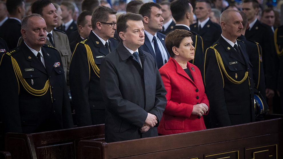 Głowa policjanta to za mało. Szydło zdymisjonuje ministra?