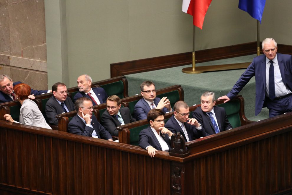 Poczekali, gdy PiS osłabnie i ruszają po kasę