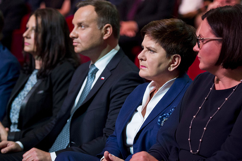 Duda i Szydło łączą siły w walce przeciwko...