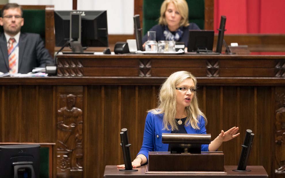 Komisja czy komedia klasy B? Kuriozalne zaczepki Wassermann wobec ministra