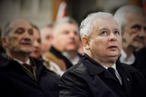 Jarosław Kaczyński ofiarą szaleństwa Macierewicza?