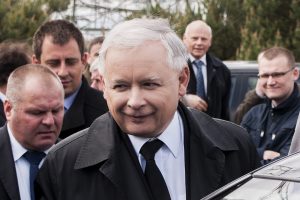 Ten podpis trudno będzie odkręcić. Kaczyński rękami Dudy chce...