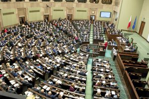 Kto zyskał na starciu o Sąd Najwyższy? Tygodniowy przegląd sondaży