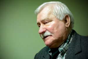 Prawicowy internet wściekle atakuje chorego Wałęsę. Szokujące wpisy!