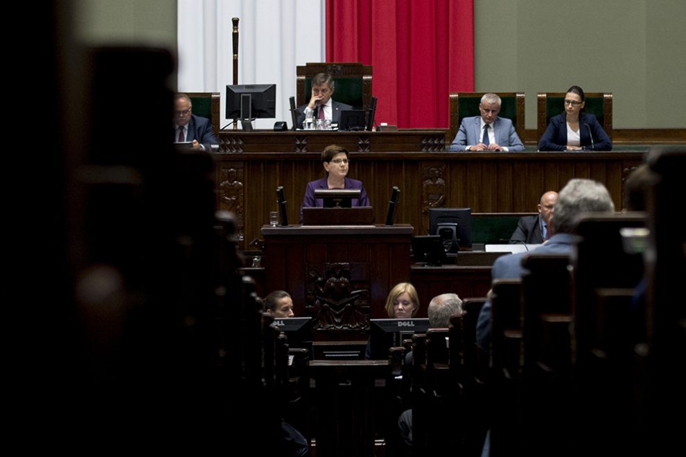 W Sejmie awantura i przepychanki. PiS zrzucił maskę