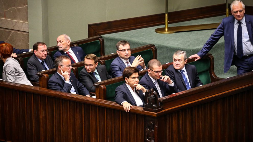 PiS triumfuje w sondażach, ale jest dobry sposób, by to się zmieniło