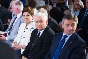 Coraz większa krytyka działań PiS ze strony prorządowych publicystów. Czy media odwrócą się od dobrej zmiany?