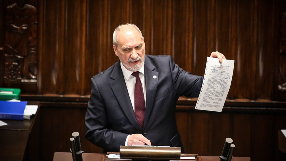 Sprowokowany Macierewicz potwierdza zaniedbania rządu w sprawie nawałnic