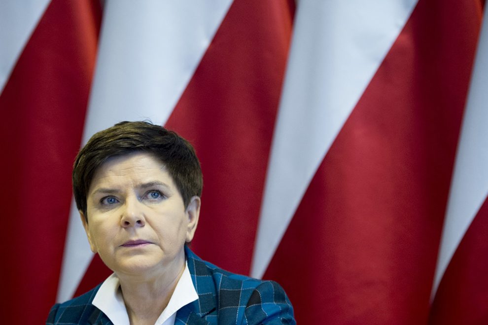 Beata Szydło jednak wylatuje z rządu? Tygodniowy przegląd sondaży