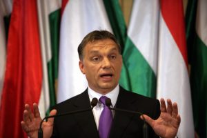 Czy Kaczyński wie, że Orban go okłamuje? Sprytna gra premiera Węgier