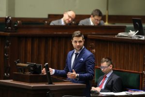 Kolejny bubel prawny Patryka Jakiego zdestabilizuje system prawny. Miażdżąca opinia KRS