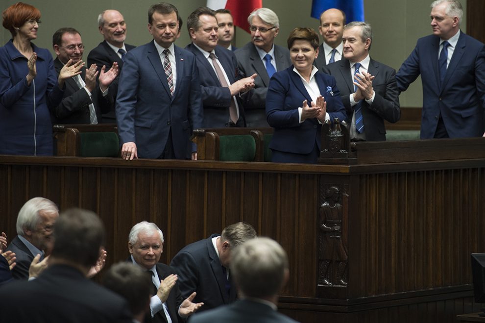 Wizerunkowa kompromitacja rządu. Amerykanie będą się uczyć o "umarłej" demokracji w Polsce