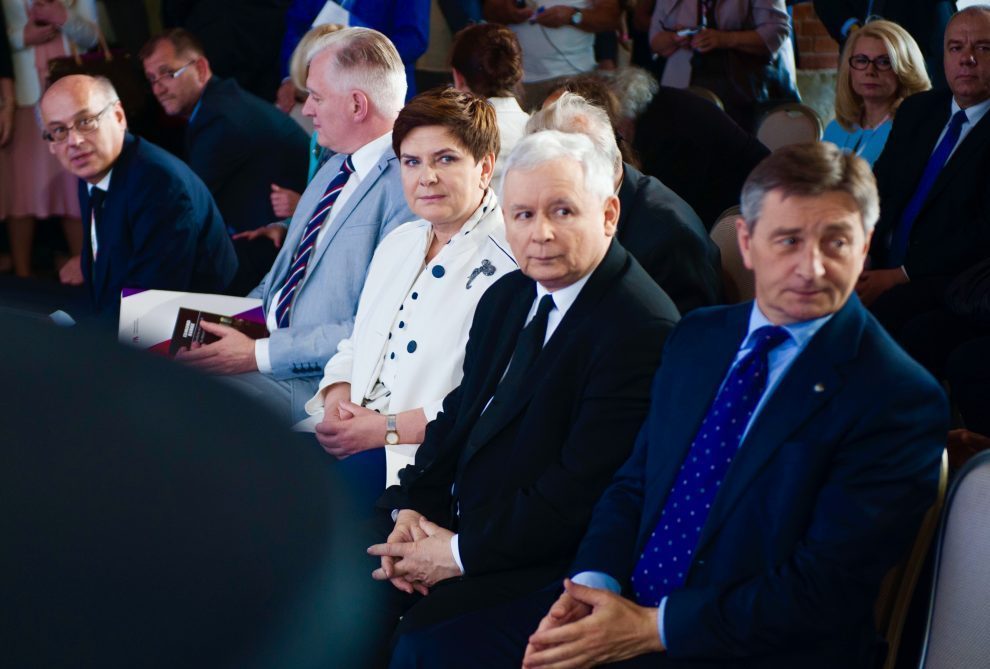 Kaczyński nadal w korkociągu. Tygodniowy przegląd sondaży