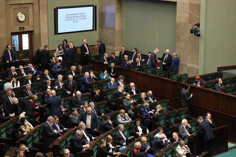 Kaczyński nie będzie zadowolony. Nie uwierzycie, kogo znana posłanka PiS broni w sprawie nagród