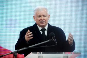 Kaczyński nadal w korkociągu. Tygodniowy przegląd sondaży