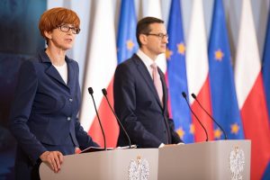 Minister Rafalska okłamała rodziców niepełnosprawnych dzieci. Przypominamy niewygodne głosowanie