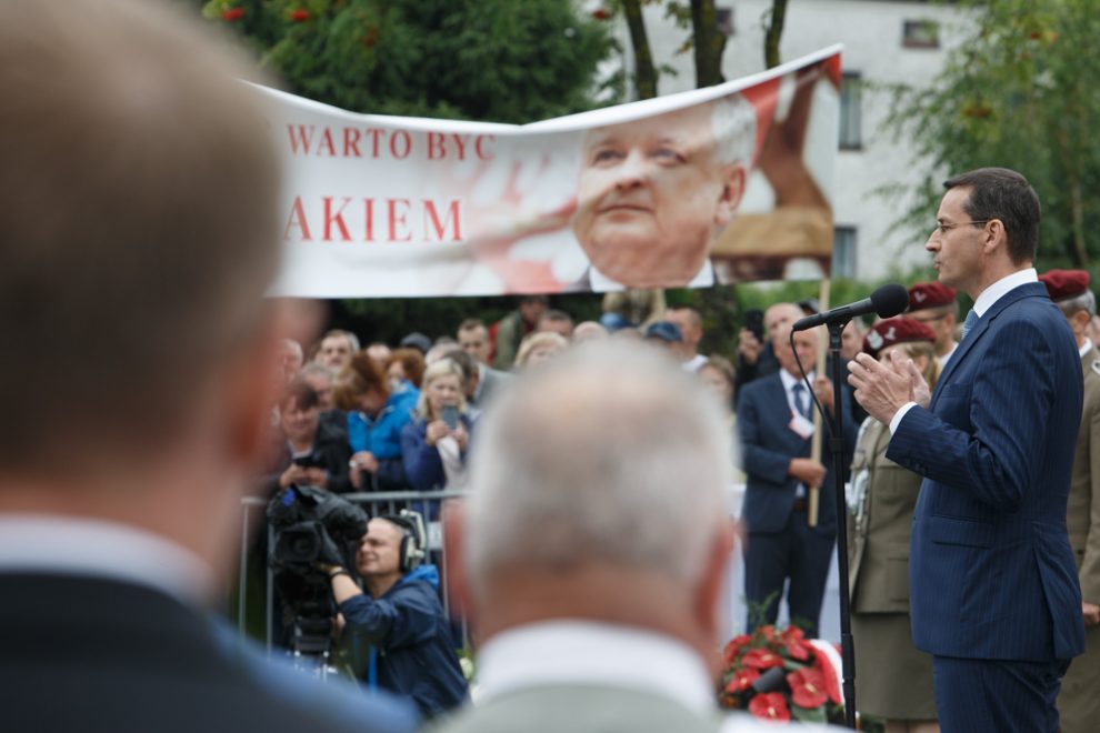 Zakłopotana mina i bezradne prośby o ciszę. Takiego przywitania w Kraśniku Morawiecki się nie spodziewał