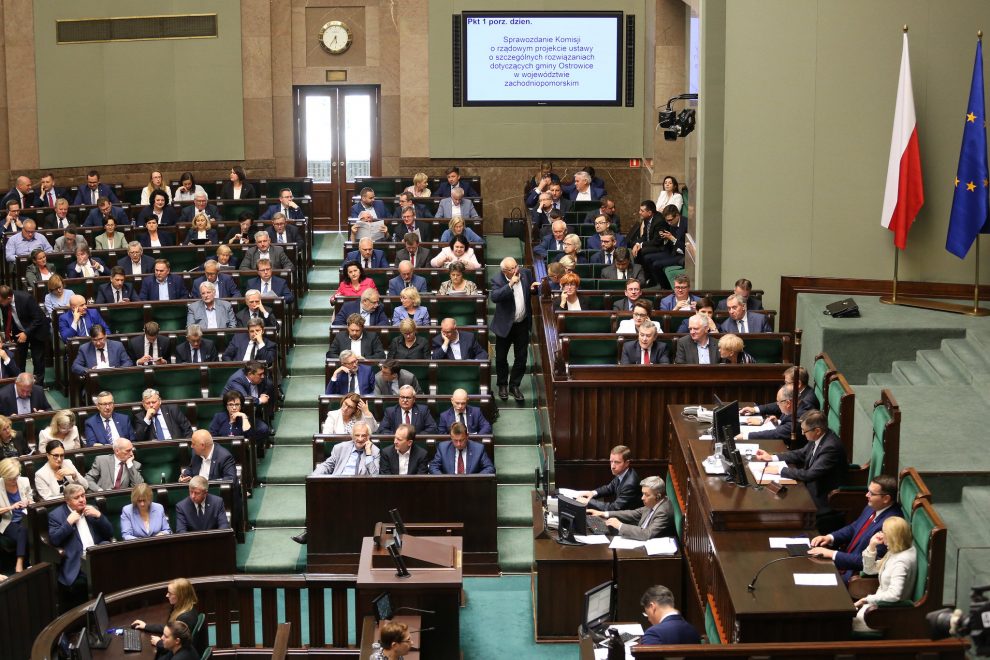 Dożywotni etat w zamian za poparcie PiS. Jak daleko posunie się władza, by sfinalizować kontrowersyjną "reformę"?