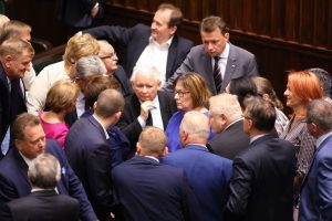 PiS znalazł sposób na ucieczkę z aborcyjnej pułapki? Partia żyje w strachu przed gniewem wyborców