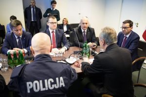 Policjanci mają dosyć upolitycznienia. Związkowcy grożą Brudzińskiemu wypowiedzeniem posłuszeństwa