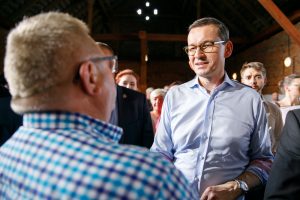 Skandal na Dolnym Śląsku. Nie uwierzycie, jak premier Morawiecki chce pomóc siostrze wygrać wybory