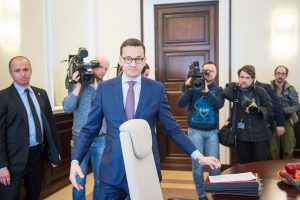 Morawiecki ogranicza wpływy Błaszczaka. Ręczna ingerencja premiera w MON