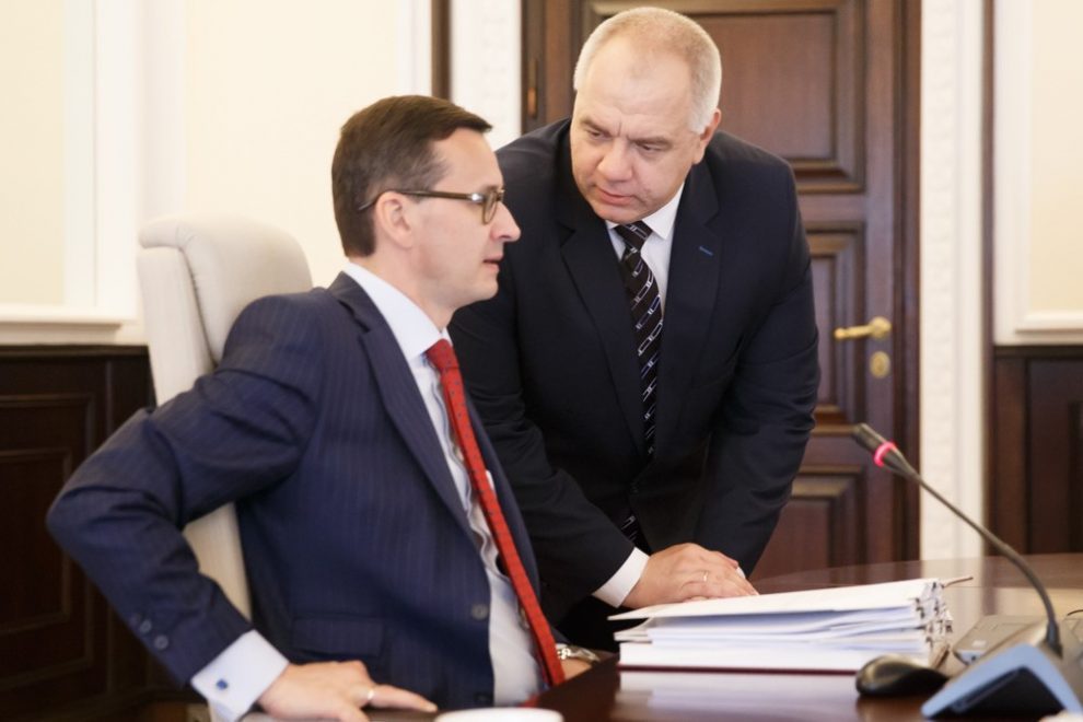 Jacek Sasin odleciał. Kuriozalny atak PiS na Unię