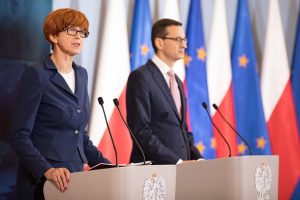 Rafalska chce pozbawić świadczeń tysiące Polaków. Minister dostrzega zagrożenie dla dobrej zmiany