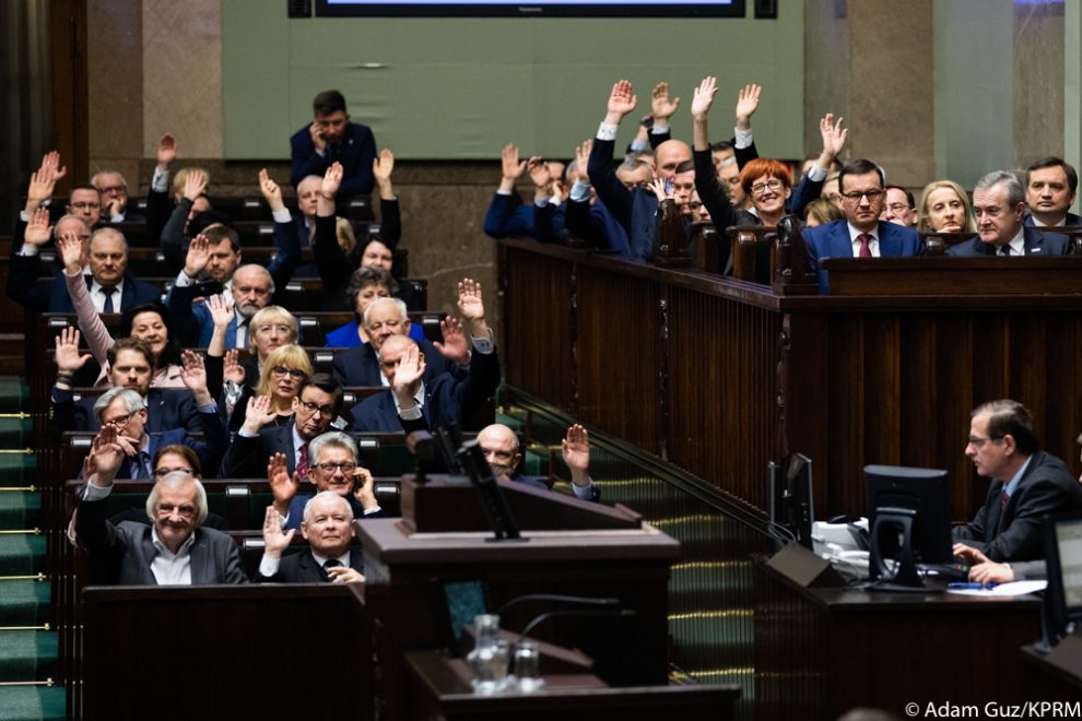 Polacy nie chcą już rządów Kaczyńskiego w kolejnej kadencji. Tygodniowy przegląd sondaży