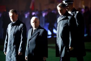 Czy Kaczyński zapłacił poparciem za aferę taśmową? Tygodniowy przegląd sondaży