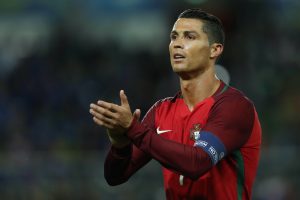 Cristiano Ronaldo pomaga w walce z koronawirlsem