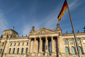 Koronawirus – niemiecki polityk celowo się zakaził